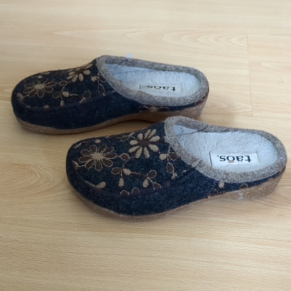 TAOS WOOLDERNESS EMBROIDERED WOOL CLOG Size 5.5 US Sz 36 EU Blue NWOB - Picture 3 of 7